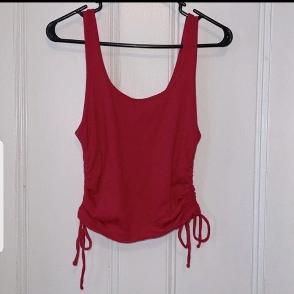 Hollister Tank L